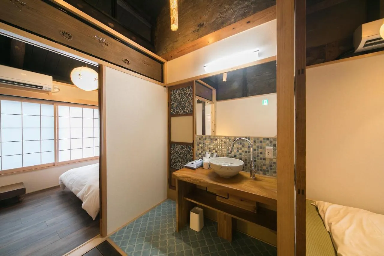 Hébergement de vacances Villa Nishodo Machiya Hikaru Oike à Kyoto Japon