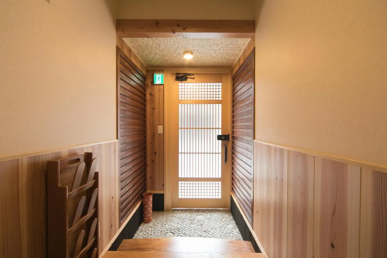 Villa Nishodo Machiya Hikaru Oike à Kyoto 0*,  Japon
